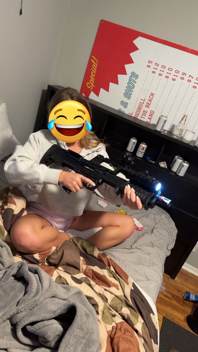 drankmayee's tweet image. Blonde got a hold of the 12 gauge. Don’t know if I should have a boner or be terrified. Maybe both?