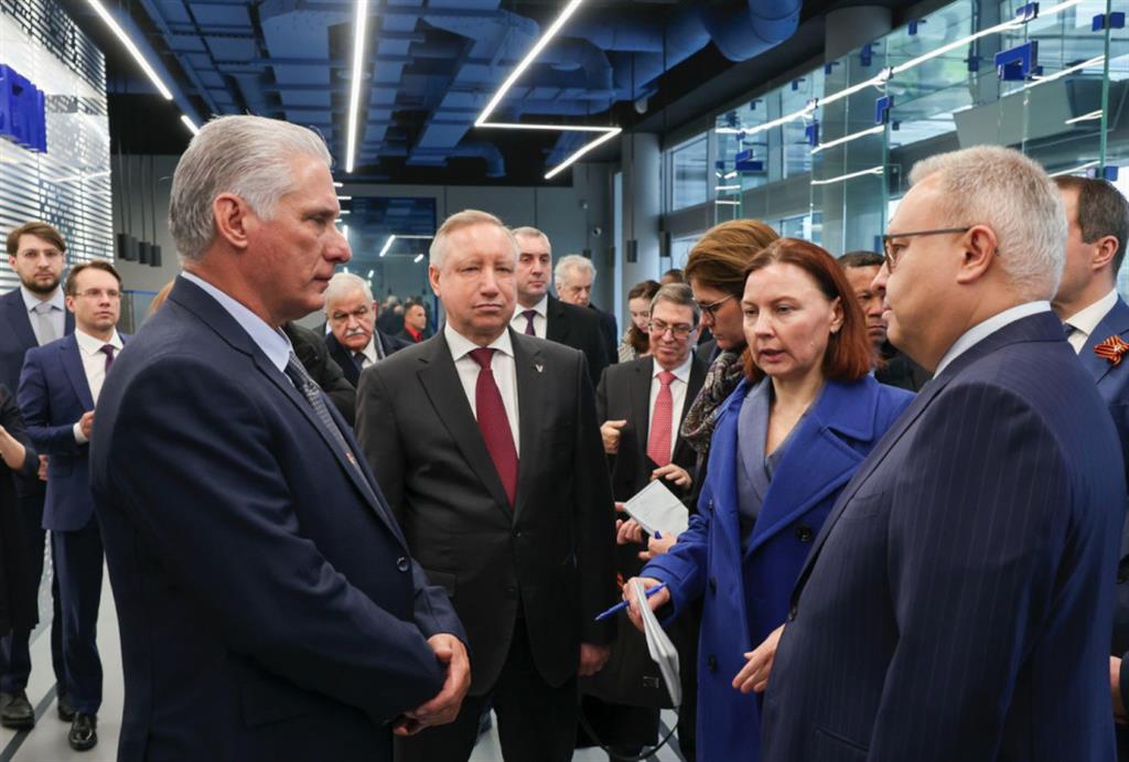 Mara Rodríguez (@7mararodriguez) on Twitter photo #DiazCanelEnRusia sostuvo fructífero encuentro con el Excmo. Sr. Alexander Beglov, Gobernador de esta ciudad de San Petersburgo.
<a href="/DeZurdaTeam_/">DeZurdaTeam 📳</a>
<a href="/IzquierdaPinera/">🇨🇺IzquierdaPinera❤️</a> #DiazCanelEnRusia sostuvo fructífero encuentro con el Excmo. Sr. Alexander Beglov, Gobernador de esta ciudad de San Petersburgo.
<a href="/DeZurdaTeam_/">DeZurdaTeam 📳</a>
<a href="/IzquierdaPinera/">🇨🇺IzquierdaPinera❤️</a>