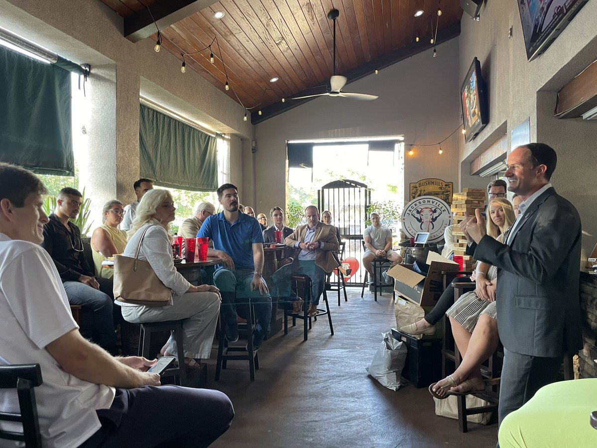 _JoeCarlucci_'s tweet image. Great time speaking with the @JaxYRs tonight. Really sharp group — engaged, thoughtful, and asking all the right questions. Encouraging to see the next/current generation taking such an active interest in local issues!