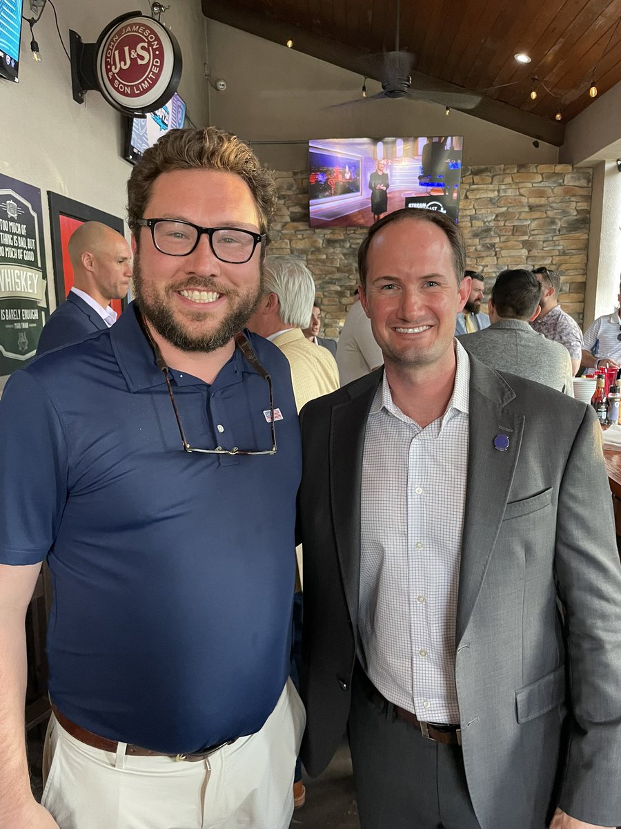 _JoeCarlucci_'s tweet image. Great time speaking with the @JaxYRs tonight. Really sharp group — engaged, thoughtful, and asking all the right questions. Encouraging to see the next/current generation taking such an active interest in local issues!