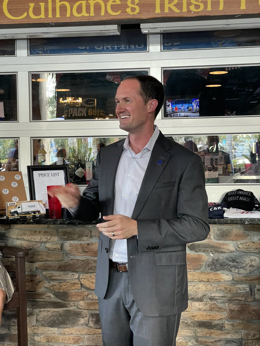 _JoeCarlucci_'s tweet image. Great time speaking with the @JaxYRs tonight. Really sharp group — engaged, thoughtful, and asking all the right questions. Encouraging to see the next/current generation taking such an active interest in local issues!