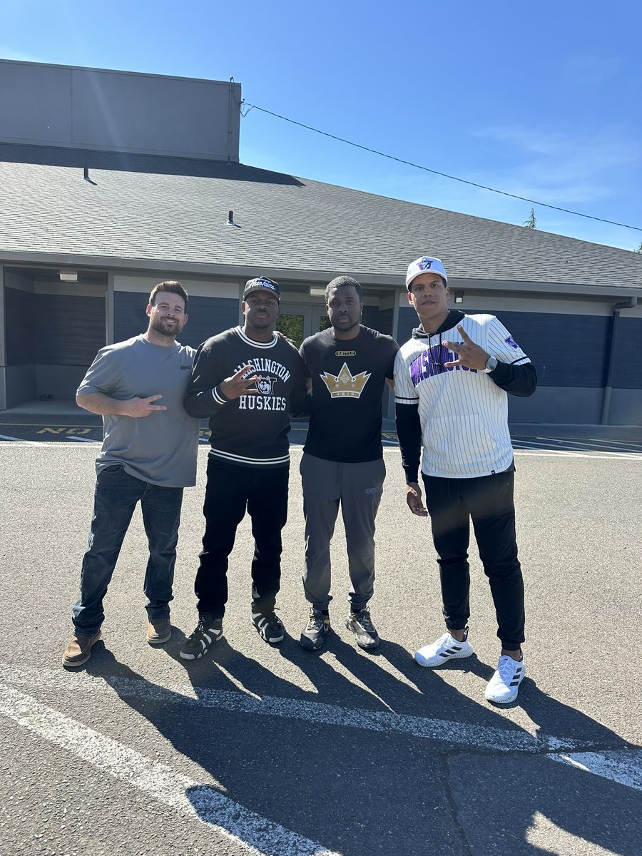 Reggie Jones (@regjones20) on Twitter photo S/O to <a href="/CoachJRich/">John Richardson</a> and <a href="/STaylorMays/">Taylor Mays</a> from the hometown Washington Huskies for stopping by to talk about our guys.
#ThisIsHEIR 👑 // #BowDown 👑 // #HeirFootball 👑 //#HeirBoyz 🗣👑 // #DBIsland 🌴🔐 S/O to <a href="/CoachJRich/">John Richardson</a> and <a href="/STaylorMays/">Taylor Mays</a> from the hometown Washington Huskies for stopping by to talk about our guys.
#ThisIsHEIR 👑 // #BowDown 👑 // #HeirFootball 👑 //#HeirBoyz 🗣👑 // #DBIsland 🌴🔐