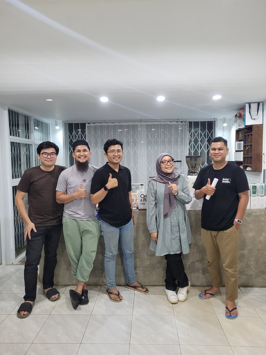 Laila Dimyati (@lailadimyati) on Twitter photo Malem2 makan tongseng & belajar CVA di Oneshoot Coffee.
Kami sampe nyusul <a href="/ardikidd/">Makmum Di Masjid</a> ke Kab. Tebo, Jambi 🤭
Diawali makan sate kambing gede empuk ga prengus dan tongseng a la Solo di Warung Bu Atik. Patoet dipoedjiken 👍👍
maps.app.goo.gl/r5TJevvpPrvA1Z…
#kulinerlaila #kulinerjambi Malem2 makan tongseng & belajar CVA di Oneshoot Coffee.
Kami sampe nyusul <a href="/ardikidd/">Makmum Di Masjid</a> ke Kab. Tebo, Jambi 🤭
Diawali makan sate kambing gede empuk ga prengus dan tongseng a la Solo di Warung Bu Atik. Patoet dipoedjiken 👍👍
maps.app.goo.gl/r5TJevvpPrvA1Z…
#kulinerlaila #kulinerjambi