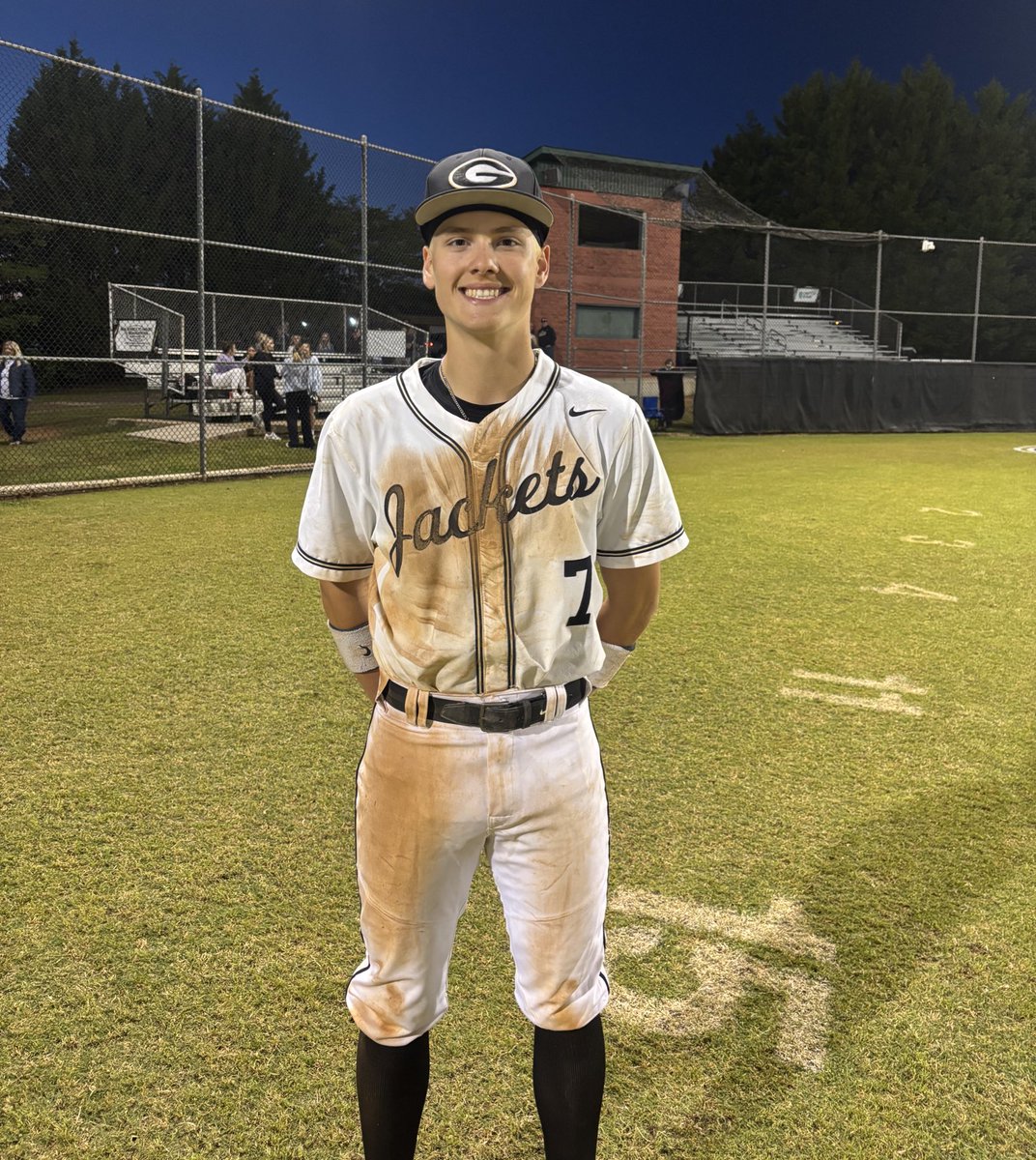 Two other standouts tonight🐝⚾️

Jacob Rainey (left) broke his hand exactly one year ago and missed the entire 2024 postseason. He went 1-2 with a run and 2 walks.

Dawson Fowler (right) doesn’t play like a freshman. He went 2-4 with 3 runs and made several great infield plays.
