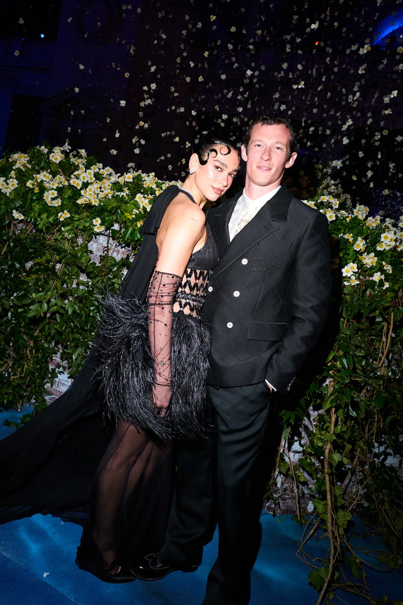 duadailycom's tweet photo. x2 HQs of Dua Lipa and Callum Turner inside the 2025 #MetGala (May 5th, 2025) https://t.co/63tUS2Jh3b