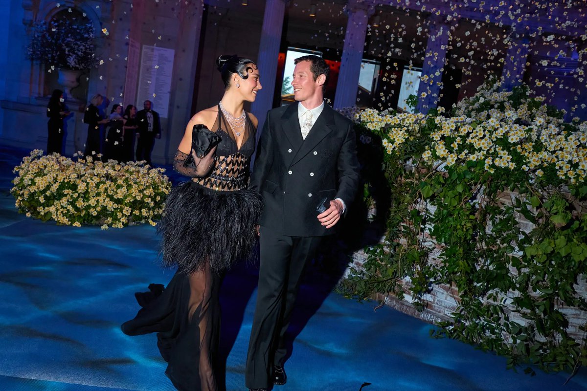 duadailycom's tweet photo. x2 HQs of Dua Lipa and Callum Turner inside the 2025 #MetGala (May 5th, 2025) https://t.co/63tUS2Jh3b