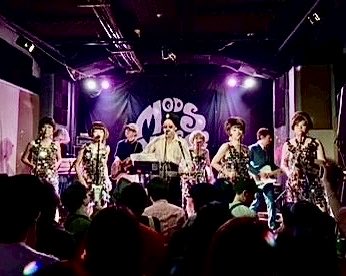 SallyKubota's tweet photo. 信藤さんの夢だったスクーターズ大阪発上陸! #MODSMAYDAY ありがとう!
そしてグルーヴあんちゃんもありがととう!
#スクーターズ
#信藤三雄
#ヌーンプラスカフェ https://t.co/P5bYqTSabe