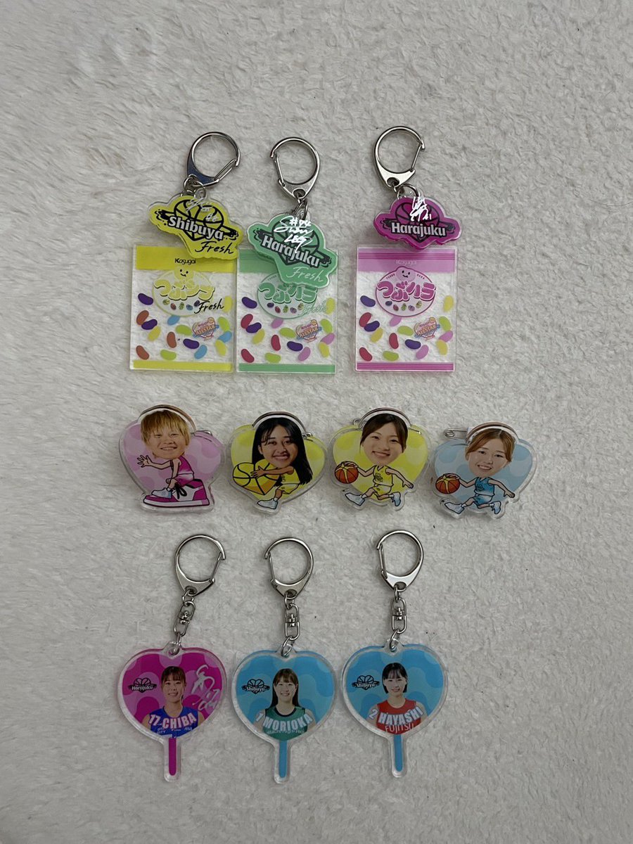 ___x77x's tweet photo. Wリーグ オールスター 交換、買取探しております。

【譲】画像参照
サイン入り✍️
・うちわ型キーホルダー
　羽田#17
・つぶグミ 
　フレッシュ 渋谷#8
　フレッシュ 原宿#74
　原宿 #1

【求】アイシン#10 

交換優先ですが買取も可能です。
ご連絡お待ちしてます。

#Wリーグ 
#Wリーグオールスター https://t.co/9IXQ2GpfFS