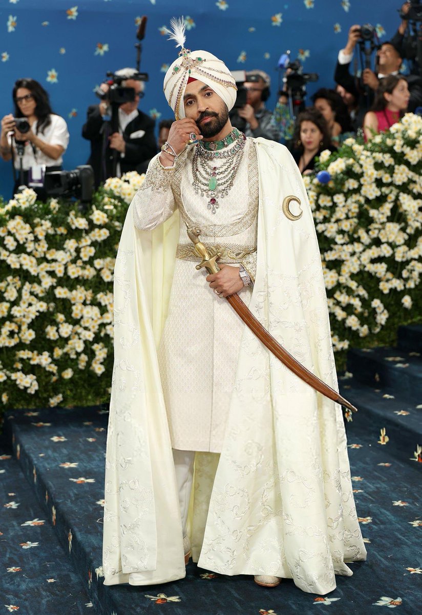 I will ALWAYS admire this man. Whether it’s Coachella or #MetGala -  he represents his roots and his culture to the T. Diljit Dosanjh you ARE the man and the moment 👏🏽 👏🏽