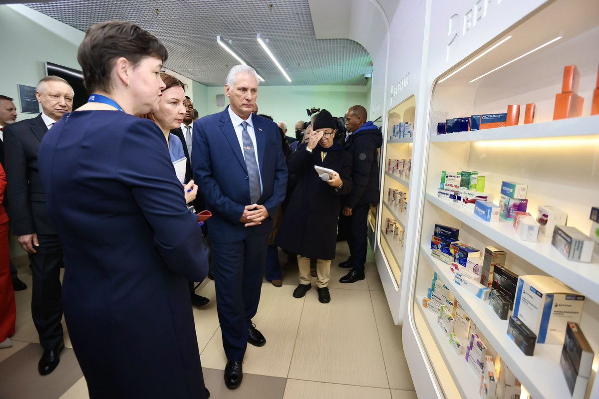 BrunoRguezP's tweet photo. Acompañé al Presidente de #Cuba @DiazCanelB en recorrido por lugares de interés en San Petersburgo con impacto en la ciencia, la innovación y la economía del país.

Sobresalen empresas de la Zona Económica Especial de Novoorlovskaya y el Centro de Monitoreo de la ciudad con IA. https://t.co/vUVc3fbJL4