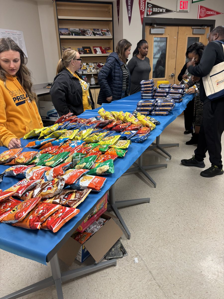 Nashville Predators Foundation (@predsfoundation) on Twitter photo We ❤️ Smashville’s teachers! First day of Teacher Appreciation Week and we visited Antioch HS with <a href="/hbpizza/">Hunt Brothers® Pizza</a> to serve lunch! 🍕 We ❤️ Smashville’s teachers! First day of Teacher Appreciation Week and we visited Antioch HS with <a href="/hbpizza/">Hunt Brothers® Pizza</a> to serve lunch! 🍕