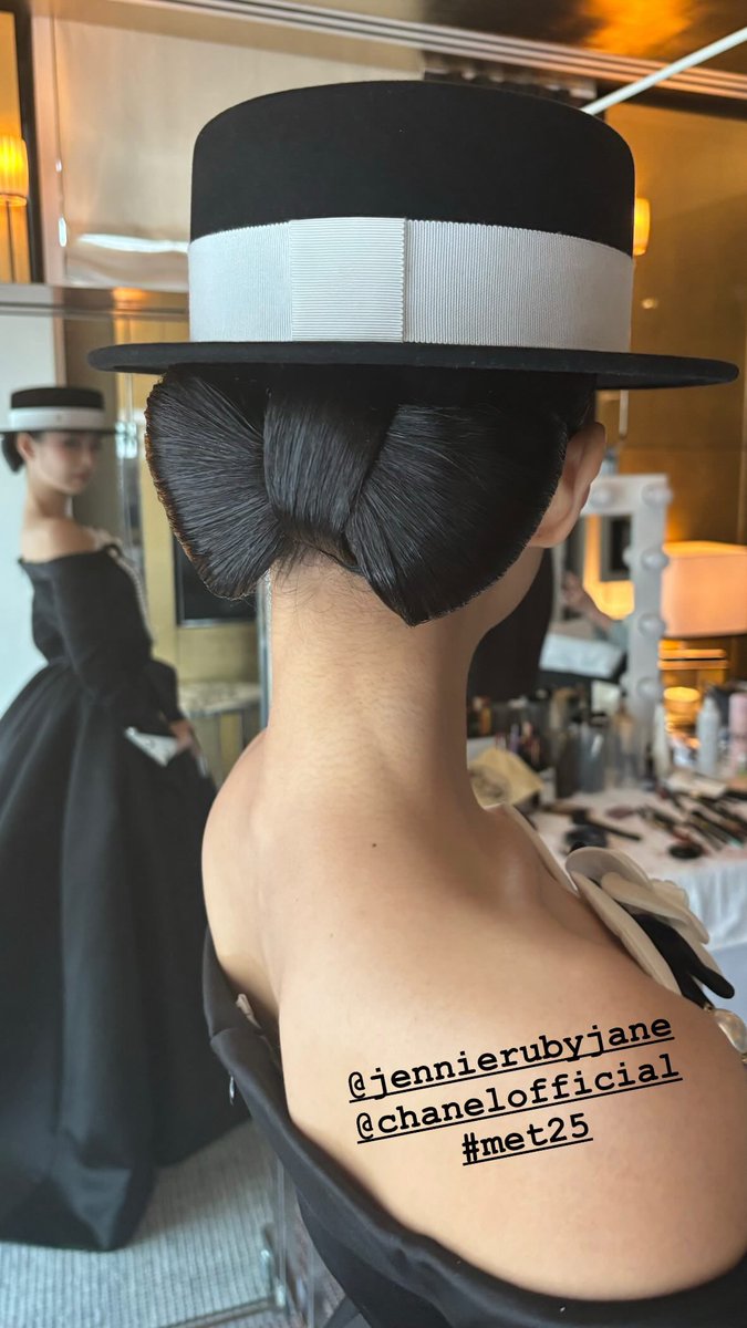 250506 Hair stylist at #MetGala2025 updated on instagram story with <a href="/jennierubyjane/">JENNIE</a>

JENNIE MET GALA
#MetGala <a href="/CHANEL/">CHANEL</a>