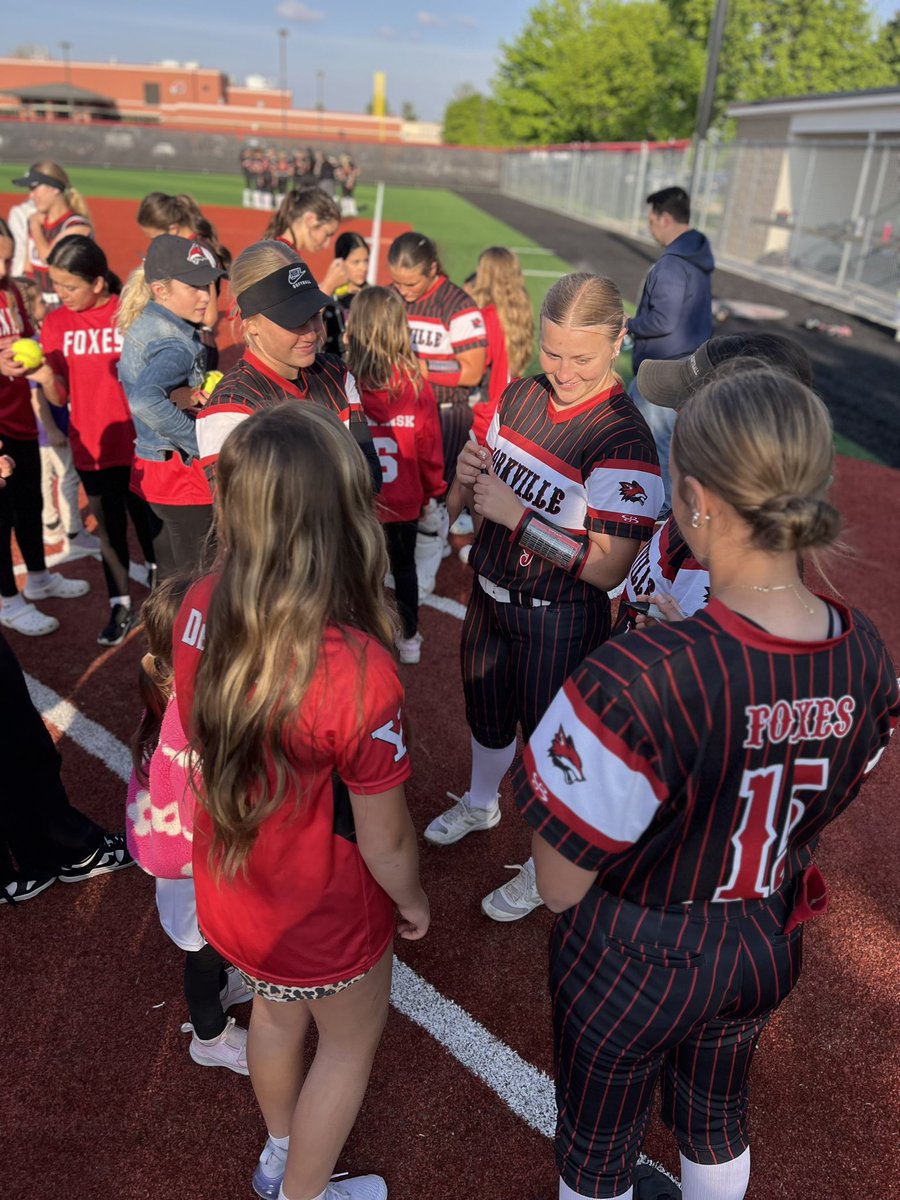 Yorkville High School Softball (@_yhssoftball) on Twitter photo Foxes got a win today with the support of a ton of future foxes sb players! The future is bright!! <a href="/peytonlevine42/">Peyton Levine 2025</a> pitched an outstanding game only giving up one hit in 5 innings with <a href="/EllieFox2026/">Ellie Fox 2026</a> closing out the game! Offense put up a solid 8 runs! #wdcydcy 🦊 🥎 Foxes got a win today with the support of a ton of future foxes sb players! The future is bright!! <a href="/peytonlevine42/">Peyton Levine 2025</a> pitched an outstanding game only giving up one hit in 5 innings with <a href="/EllieFox2026/">Ellie Fox 2026</a> closing out the game! Offense put up a solid 8 runs! #wdcydcy 🦊 🥎