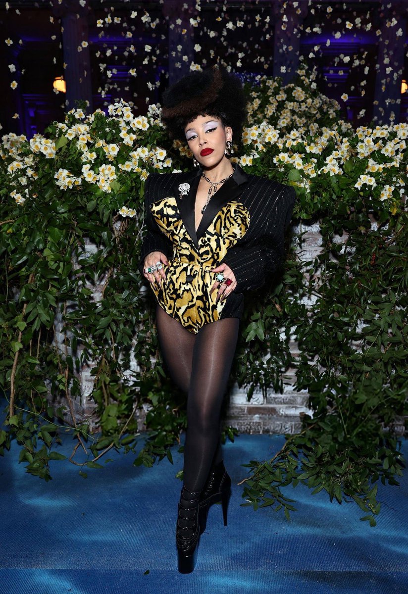 DojaHQs's tweet photo. First photos of @DojaCat inside the #MetGala tonight in New York City. 📸 https://t.co/fBZTDB1K7H