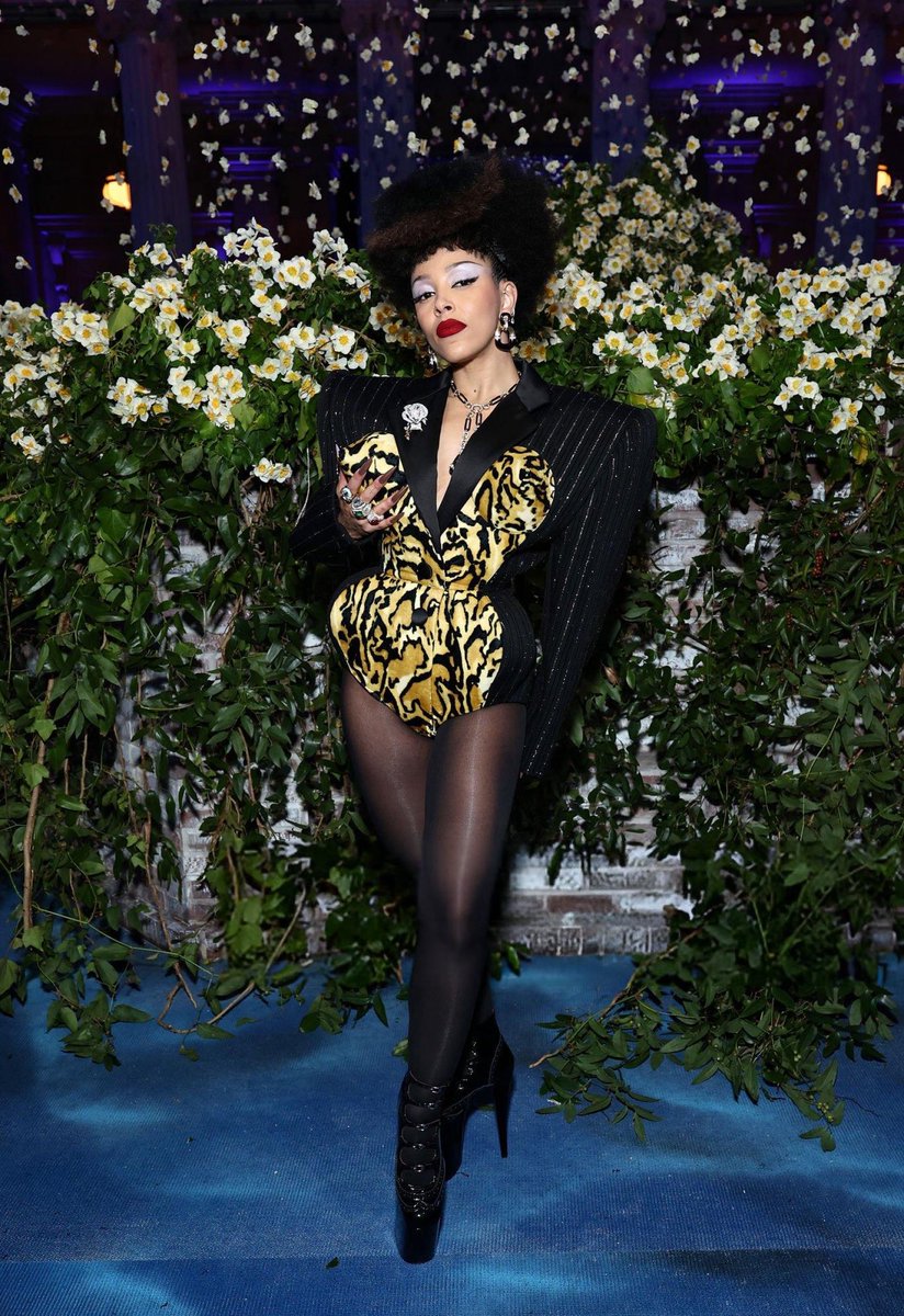 DojaHQs's tweet photo. First photos of @DojaCat inside the #MetGala tonight in New York City. 📸 https://t.co/fBZTDB1K7H