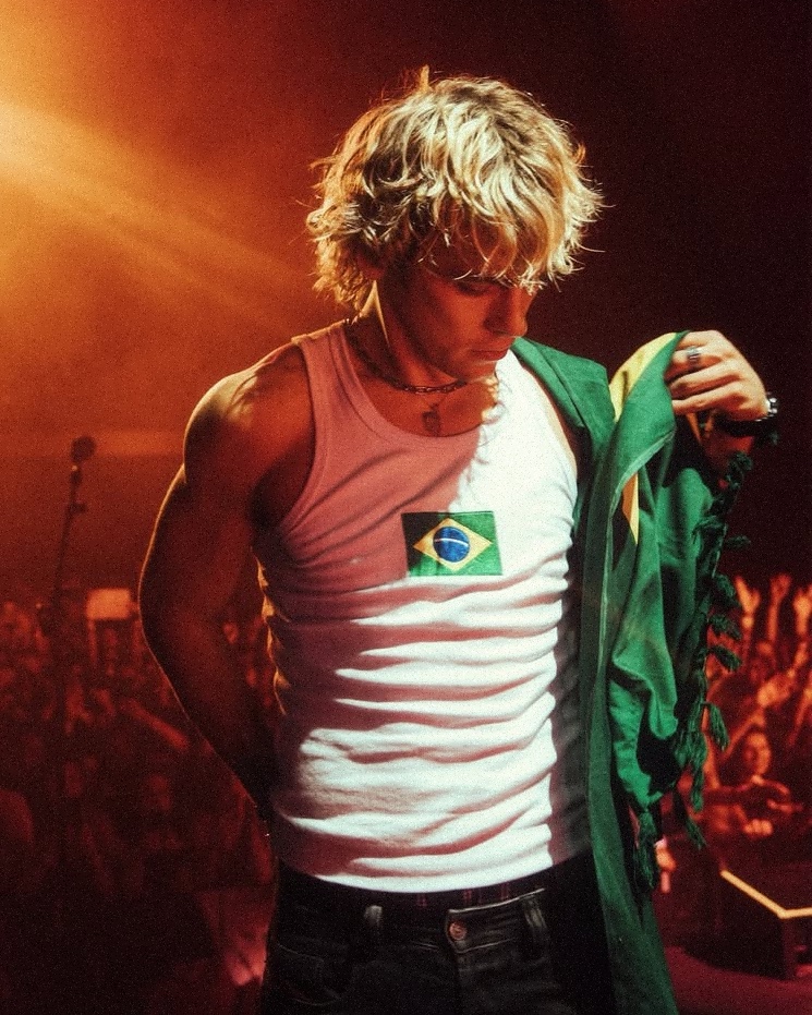 DailyRoss's tweet photo. .@RossLynch on stage at The Driver Era’s show in São Paulo, Brazil - May 2 🇧🇷

📸: thedriverera / williamwark on Instagram https://t.co/a1q3kdf3Ld