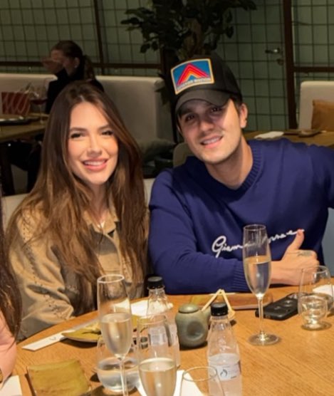 baianinhaadolu's tweet image. A foto:                                     O que eu vejo: