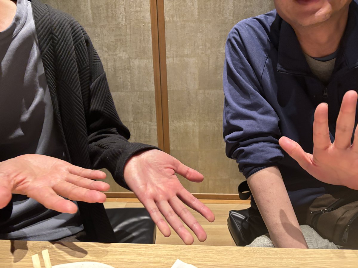 前職で同期入社だった2人と再会しました。
「毛糸のカービィ」などの作曲で知られる冨田朋也さん（右）<a href="/Tomoya_Tomita/">Tomoya Tomita</a> と、ギタドラでも活躍したK.N（左）さんです。
音楽談義と懐かしい話で盛り上がって、気づけば8時間も経っていました。