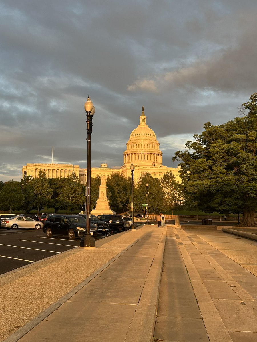 stimils10's tweet image. Great to meet with all the advocates from all over the country to raise the voices for our patients. Big day tomorrow for the Hill visit and discuss with our congressmen. We can do this! @ACRheumDC @cdowneymd @HowardYangMD Team California #Act4Arthritis
