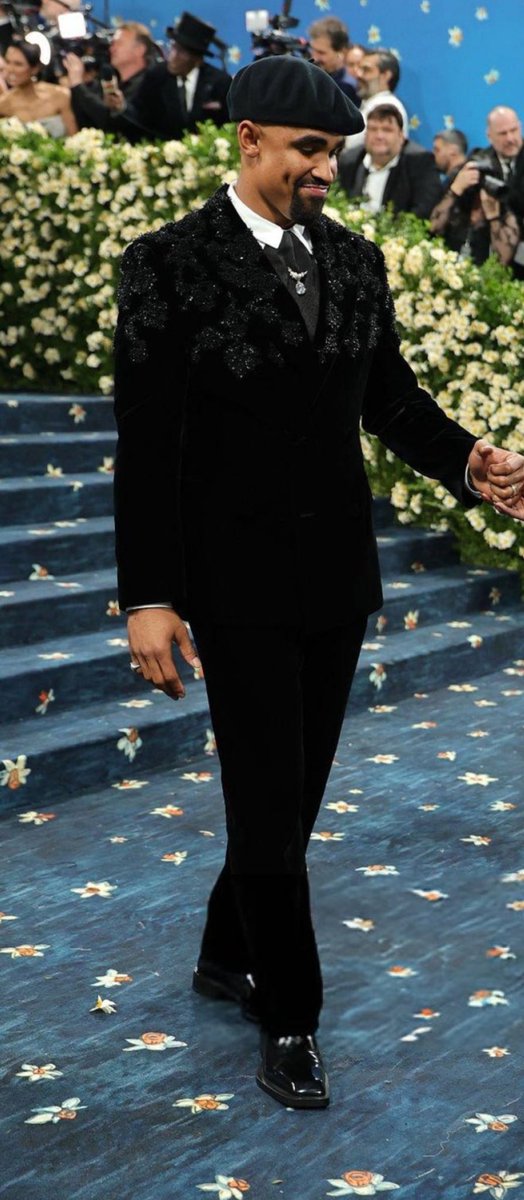 SaraCivian's tweet photo. Recruited @GentsPlaybook to help me break down the best athlete looks from tonight's MET Gala!! https://t.co/hlW8atbEoV https://t.co/TRQzQZbRYa