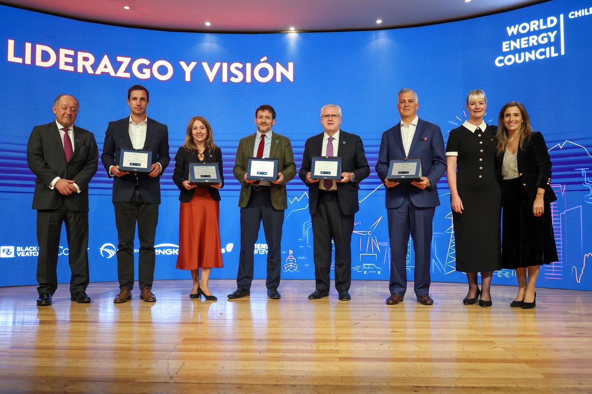 Diego Pardow (@diegopardow) on Twitter photo Hoy celebramos los 10 años de <a href="/WEC_Chile/">World Energy Council (WEC) Chile</a>. Agradezco a la organización por el reconocimiento a los exministros de Energía, lo que demuestra la solidez institucional de nuestro país y la vocación de Estado en el desarrollo de las políticas energéticas. Hoy celebramos los 10 años de <a href="/WEC_Chile/">World Energy Council (WEC) Chile</a>. Agradezco a la organización por el reconocimiento a los exministros de Energía, lo que demuestra la solidez institucional de nuestro país y la vocación de Estado en el desarrollo de las políticas energéticas.