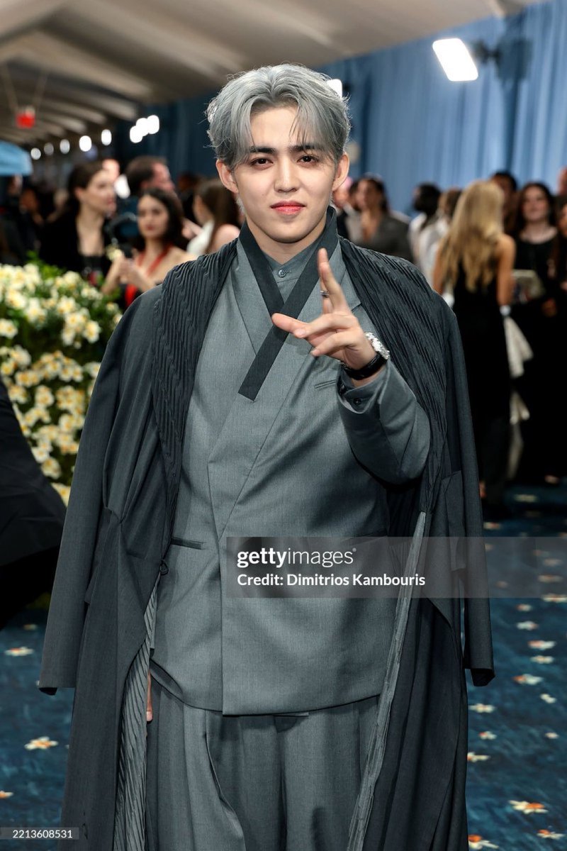 TGVCinemas's tweet photo. CARATs how are you all doing? 👀

#MetGala #ChoiSeungCheol #SCOUPS @pledis_17 

Photo credit: gettyimages https://t.co/HnupDDQktp