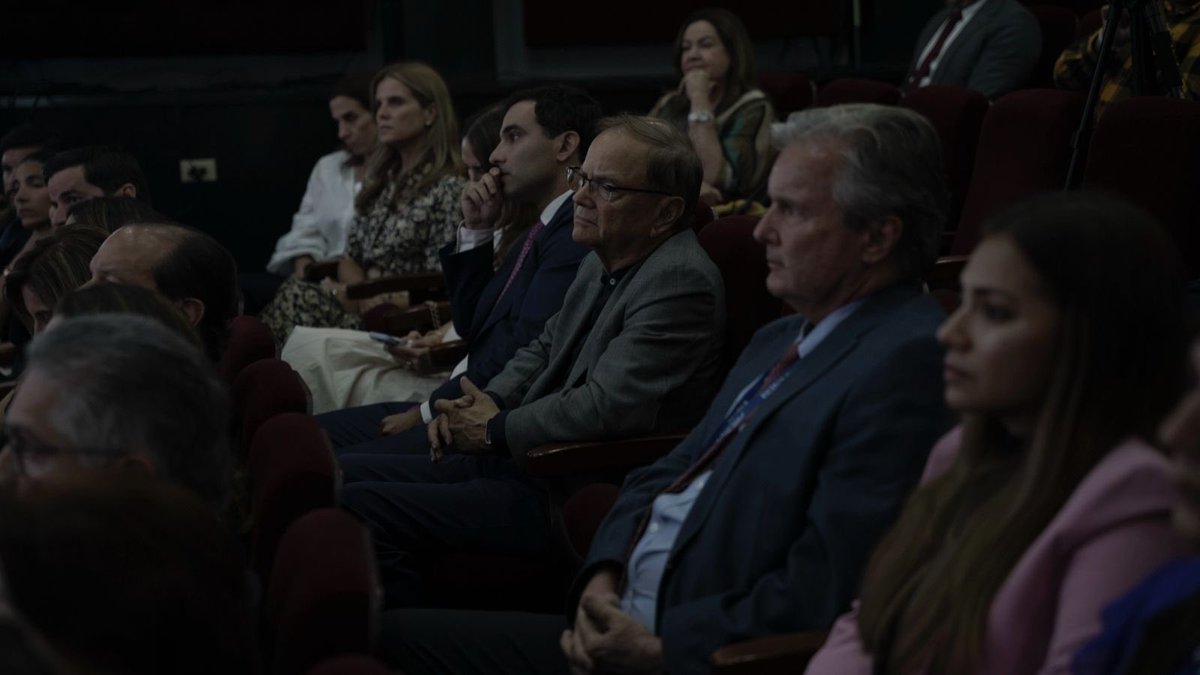 JoseRaulMulino's tweet image. Hace un año, muchos decían que el tren Panamá–Chiriquí era imposible. Hoy presentamos su trazado.
Así como cumplimos con el Espacio del Emprendedor, medicinas a precios bajos, las Tiendas del Pueblo y atención digna a pacientes, el tren también avanza.
Este tren simboliza el…