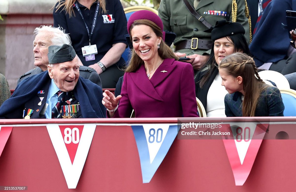 Victoria Arbiter (@victoriaarbiter) on Twitter photo Separated by a future Queen, this is an incredible pic of young and old sharing in a moment neither will ever forget. #VEDay80
đ¸<a href="/ChrisJack_Getty/">Chris Jackson</a> Separated by a future Queen, this is an incredible pic of young and old sharing in a moment neither will ever forget. #VEDay80
đ¸<a href="/ChrisJack_Getty/">Chris Jackson</a>