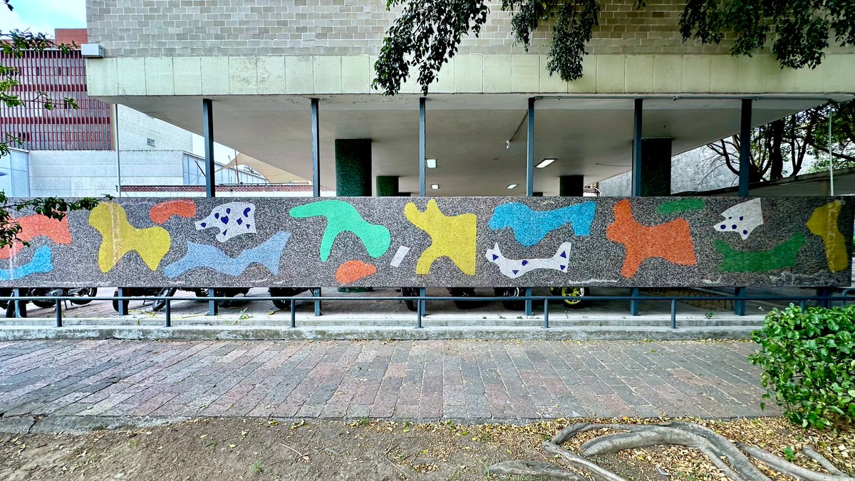 🎨 Mural de mosaico veneciano en el Edificio B de la Facultad de Química, Ciudad Universitaria, #UNAM
<a href="/quimica_unam/">Facultad de Química UNAM</a>

Antiguo anexo de la Escuela de Veterinaria (1952)
Movimiento Moderno - Integración Plástica