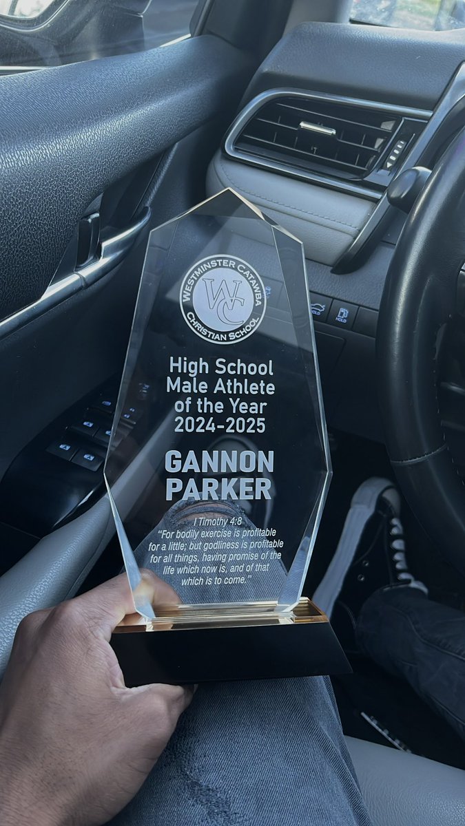 Very Thankful to receive the Highschool Male Athlete of the Year Award for 2024-25! Thank you WCCS for a great Athletic year! All Glory to God 🙏🏽