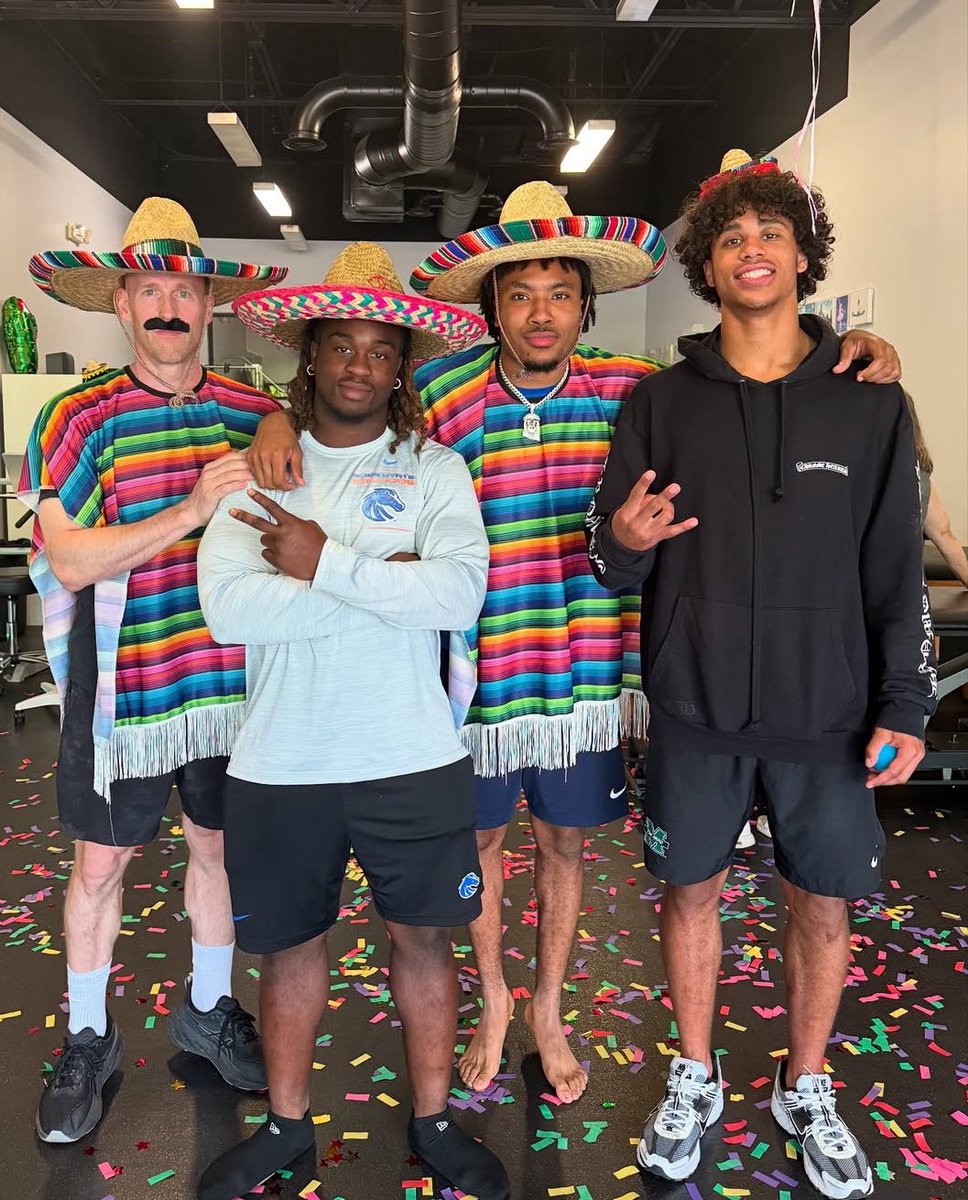 Blakes_Take2's tweet image. Jordyn Tyson and Ashton Jeanty celebrating Cinco de Mayo together at Athletic Advantage Physical Therapy in Tyson’s hometown of Allen, Texas.
📸: @athleticadvantage_pt IG