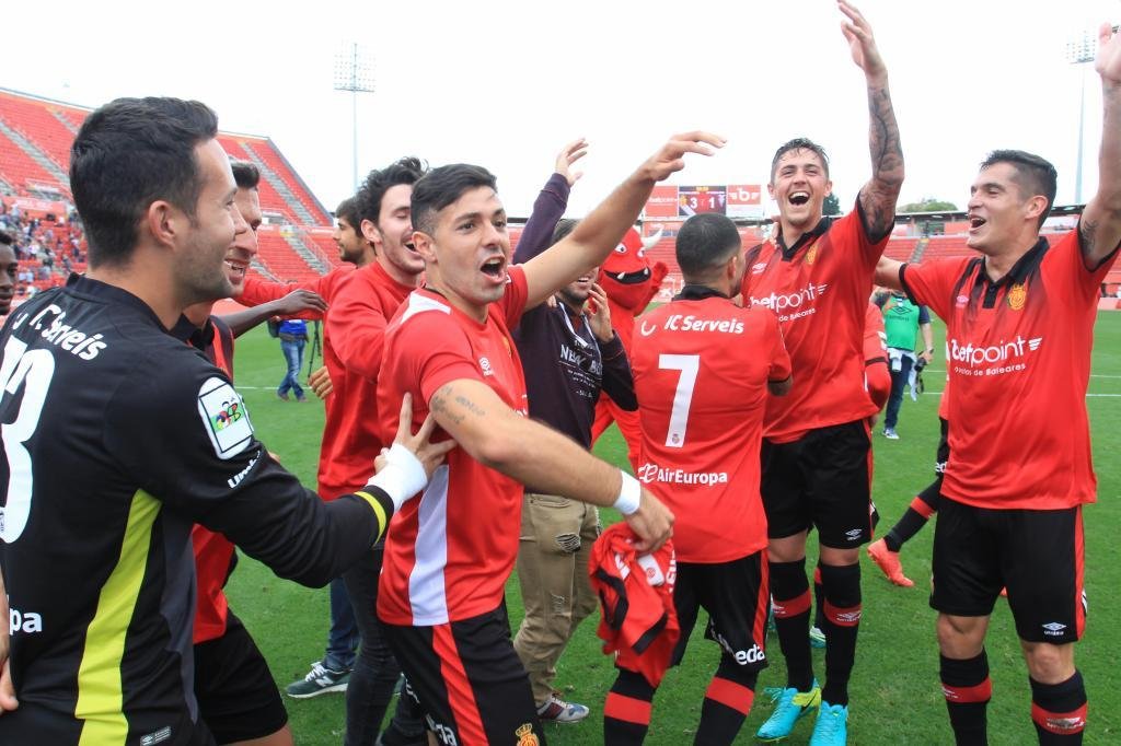 Tal dia com avui de 2⃣0⃣1⃣8⃣ el <a href="/RCD_Mallorca/">RCD Mallorca</a> es proclamava matemàticament campió del grup III de Segona B al derrotar 3-1 al Badalona amb gols de <a href="/PratsAbdon/">Abdón Prats</a>, <a href="/AridaiCabrera7/">Aridai Cabrera</a> i <a href="/SalvaSevilla14/">Salva Sevilla</a>