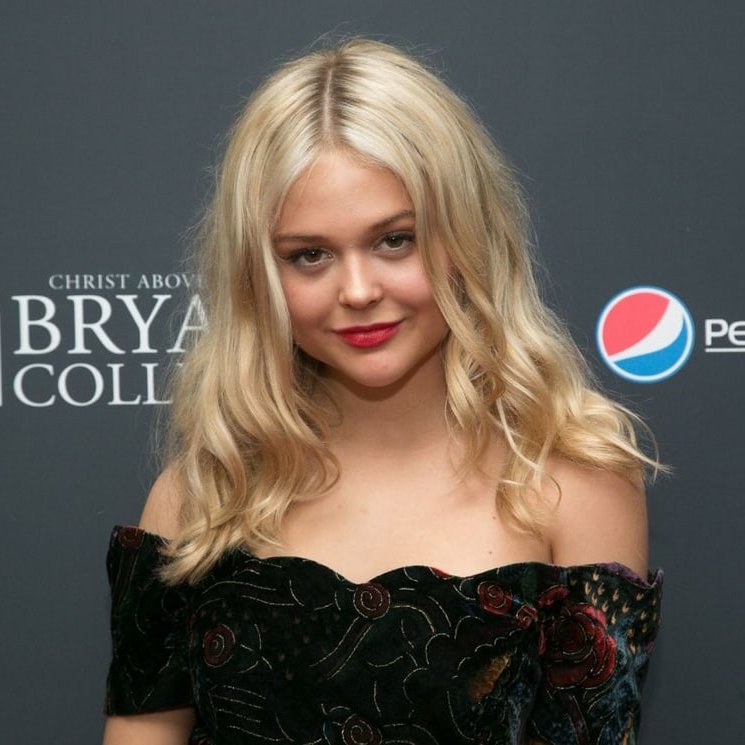 celebcrush4922's tweet photo. Happy Birthday Emily Alyn Lind 🎂🌷
#HappyBirthday #Emily #Alyn #Lind #EmilyAlynLind #HappyBirthdayEmilyAlynLind https://t.co/58TsBZgLyl