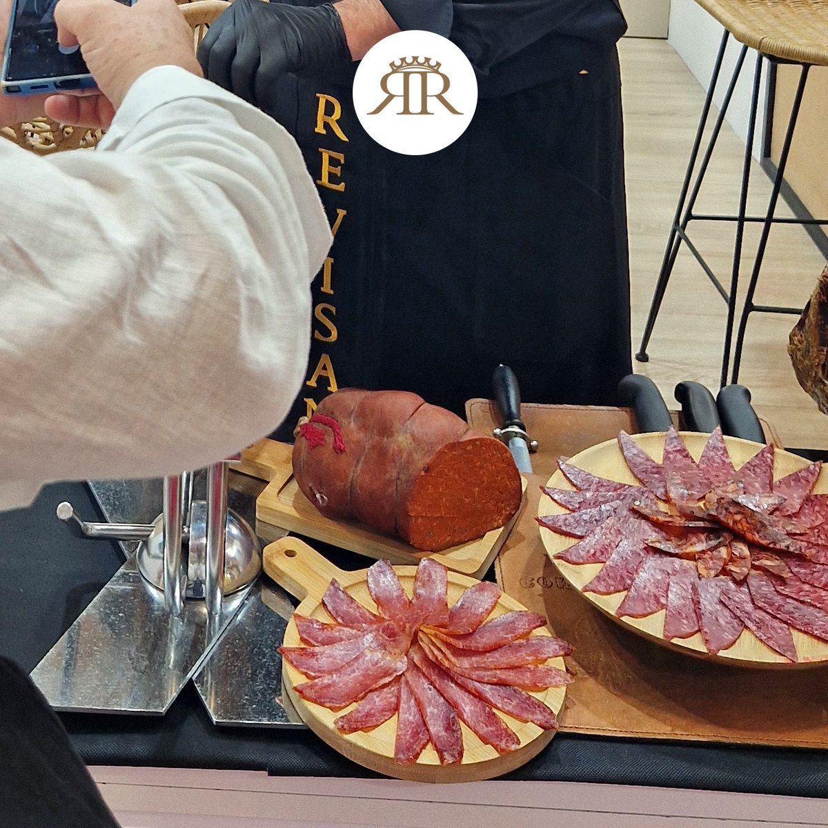 Revisan Ibéricos (@revisanibericos) on Twitter photo Da oggi e fino a questo giovedì saremo lieti di accogliervi presso il nostro stand alla fiera TUTTOFOOD Milano 🇮🇹
Il nostro team export 👨🏻💻📦 vi aspetta
Padiglione 3, corridoio F, area Castilla y León. Non mancare!
<a href="/empresasjcyl/">Competitividad Empresarial JCyL</a>
#ICECYL #CYL #castillayleon #internacionalizacion Da oggi e fino a questo giovedì saremo lieti di accogliervi presso il nostro stand alla fiera TUTTOFOOD Milano 🇮🇹
Il nostro team export 👨🏻💻📦 vi aspetta
Padiglione 3, corridoio F, area Castilla y León. Non mancare!
<a href="/empresasjcyl/">Competitividad Empresarial JCyL</a>
#ICECYL #CYL #castillayleon #internacionalizacion