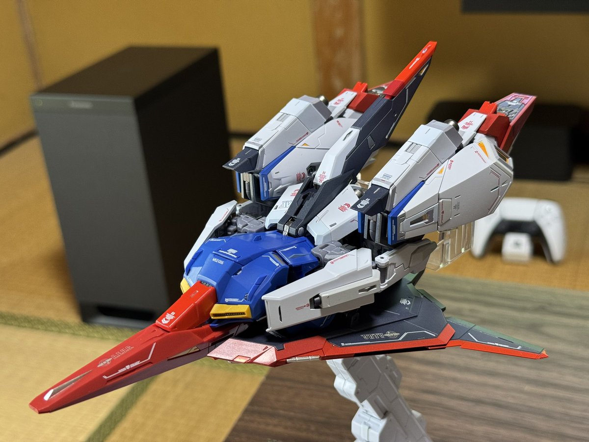 youpani's tweet photo. #METALBUILD
#Zガンダム
GW最終日、Zガンダムを変型させてみた。思ったほど厚みなくてカッコいい！ https://t.co/ZivM4ahJII