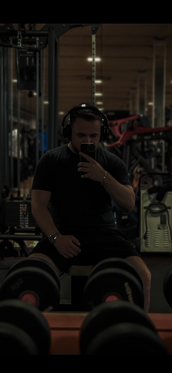 nocode_guy's tweet image. started hitting the gym 2 months ago

mindset shifted hard

better ideas
better focus

and finally a real break from work

this week i’m adding tennis every saturday afternoon

slowly living like a millionaire
one day i’ll be one 😂