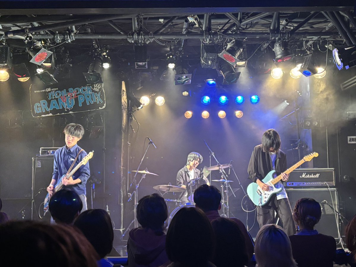JYOJIROCK's tweet photo. ［JYOJI-ROCK presents ザ・サーキット！~GB編~］

5組目:14病。
6組目:ジャストリブート
7組目:Fuzzy nova
8組目Silver Brunia

久々に演奏聴くとすごく成長してるのがとても感じられますね、、！！！胸が熱くなります！！！ https://t.co/uskaBmlrzo