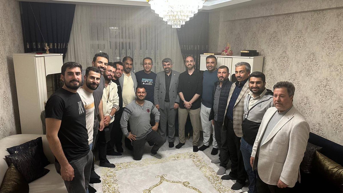 Milletvekilimiz Faruk Dinç, ziyaretleri kapsamında Pala ailesine konuk oldu.

Ziyarette partimizin çalışmaları hakkında bilgilendirmede bulunan Milletvekilimiz, gündeme dair yöneltilen soruları da yanıtladı.