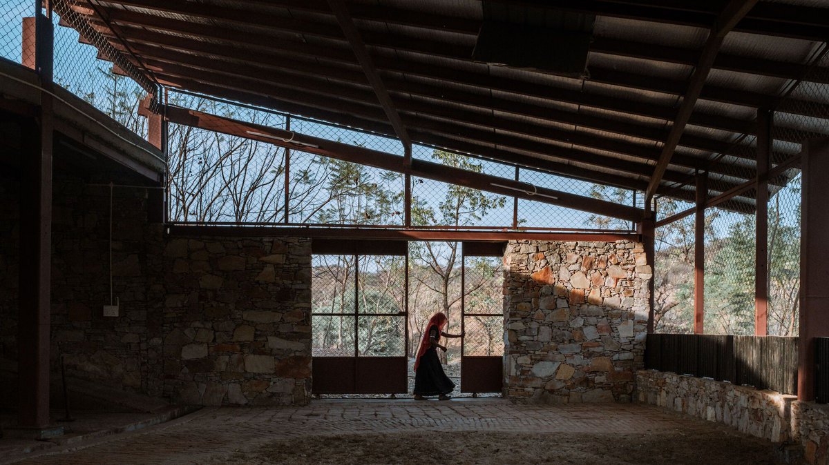 Archello's tweet image. Gaushala by Studio SAAR is a sustainable dairy facility in Rajasthan, crafted from reclaimed steel, rubble, and local granite.
buff.ly/WwUMGTE

#ReclaimedMaterials #ContextualArchitecture #SustainableDesign