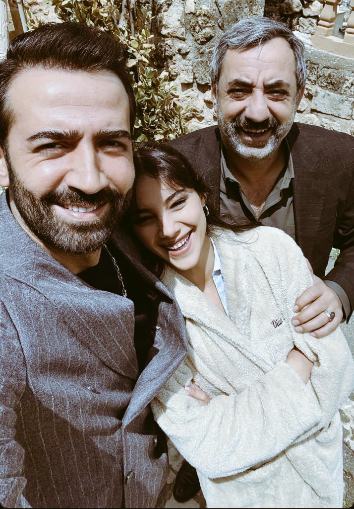 Aile 🫡

#DemZer #UzakŞehir