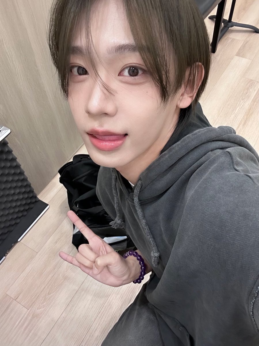 AHOF_official's tweet photo. 🤘

#AHOF #아홉
#SHUAIBO #장슈아이보 https://t.co/dsX8N1UaTP
