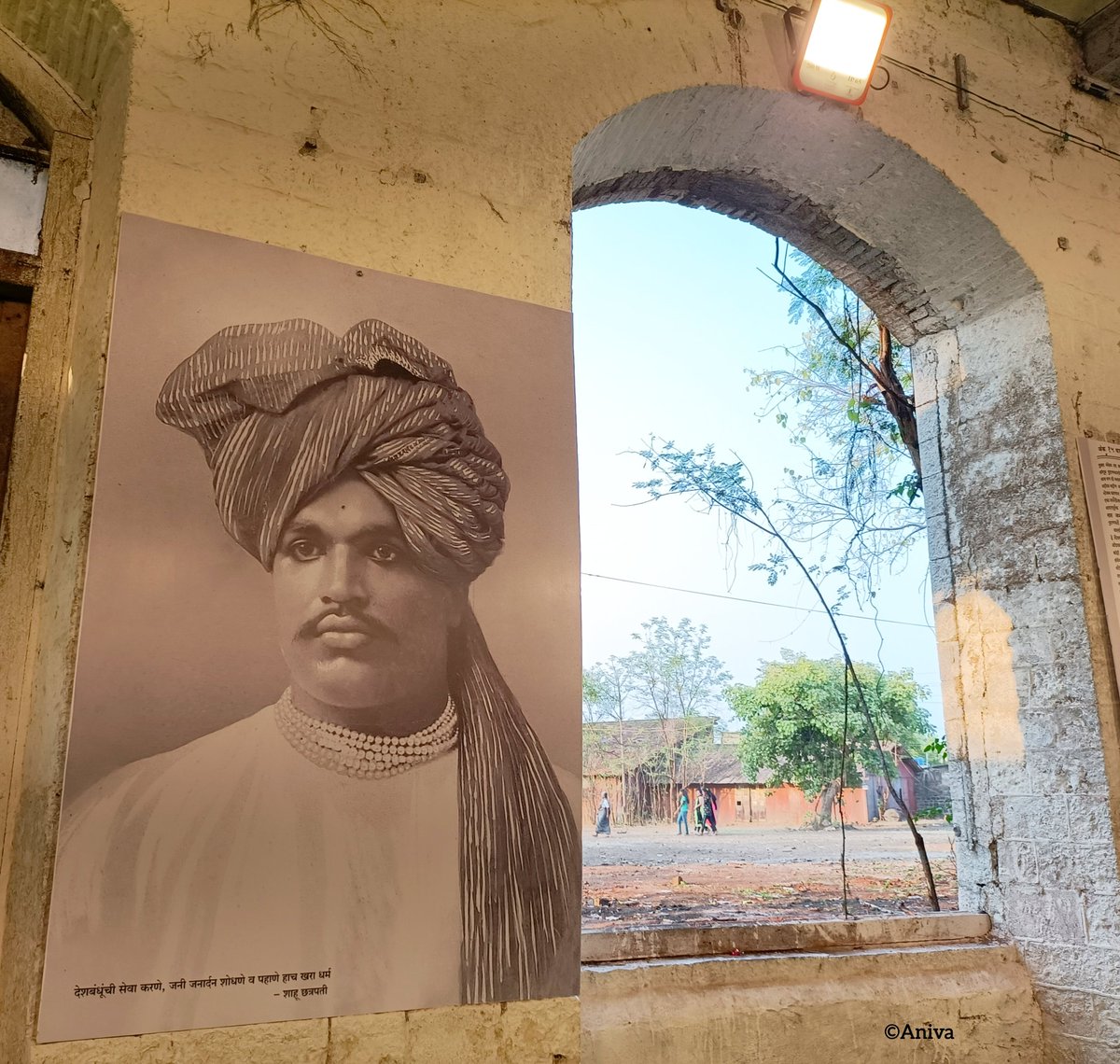 One of the favourite frame... 
#शाहू महाराजांनी दूरदृष्टी ठेवून उभा केलेल्या.   #शाहू_मिल मधील हा फोटो आहे. शाहू मिलच्या माध्यमातुन हजारो हातांना काम मिळाल. आज शाहू मिल बंद आहे....
#shahumill #ShahuMaharaj