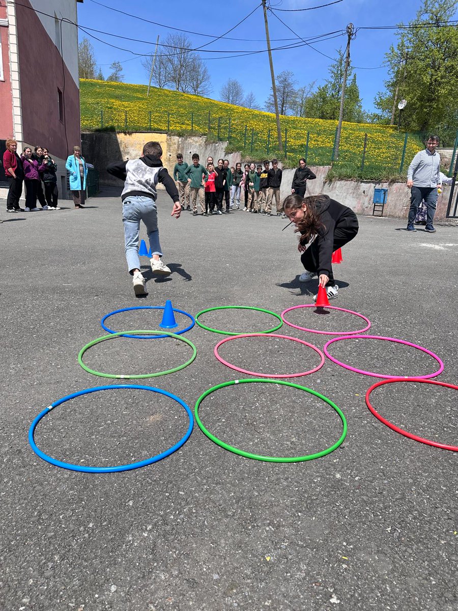 Trabzon İl Milli Eğitim Müdürlüğü tarafından yürütülen Adım Zeka İşim Oyun ve HOPO projeleri kapsamında Düzköy Çamlıca İlkokulunda proje koordinatörleri eşliğinde çeşitli etkinlikler gerçekleştirildi.