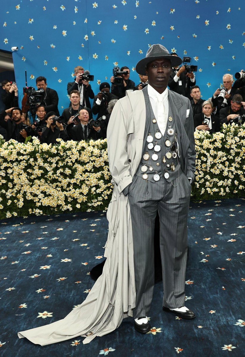 oopscreer's tweet photo. See, his jokes might be lame, not his fit. #bodiedthat https://t.co/H9nituVtdQ