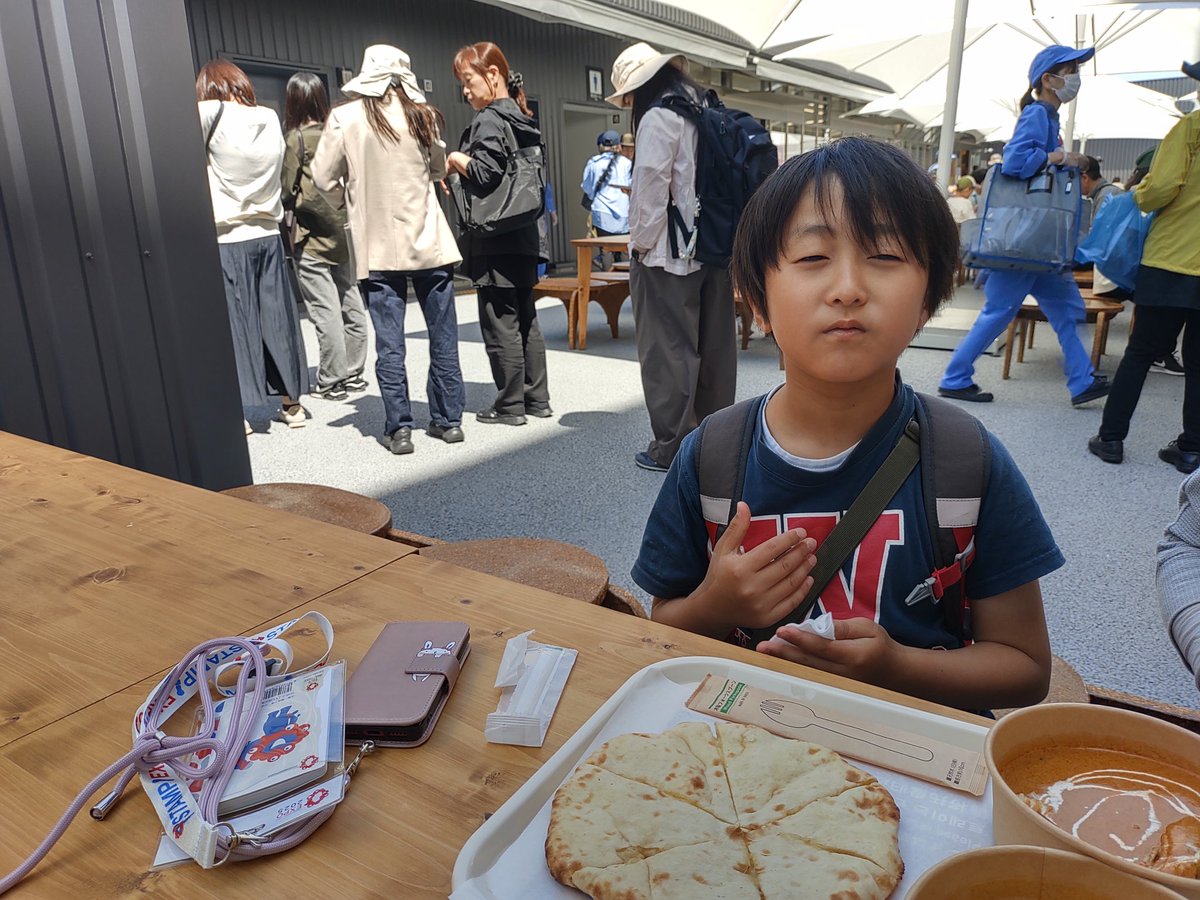 RinOkodo's tweet photo. １日目、#大阪万博 に行ってきました！人が多すぎー😅インドの食事が美味しそうだったのでポチポチとメニューを選んだら何と8000円に！ポチポチと減らし5000円代に....😓まぁ仕方ないのか....😓 https://t.co/cch4jA27KP