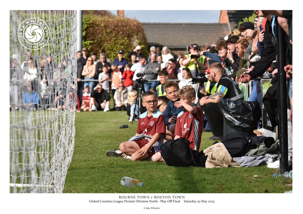 thejakewhiteley's tweet image. After a tense, hugely engaging 90 mins between @BourneTownFC v @bostontownfc, a dreaded penalty shoot-out will determine who progresses to play at #StepFour in 2025/26: the crowd of 1,781 holds it's breath...