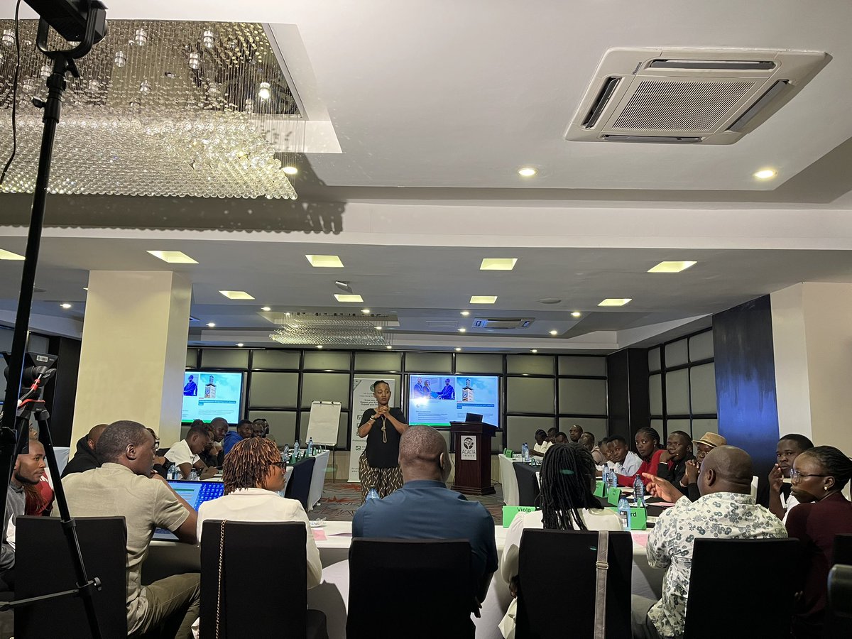 AKU_GSMC's tweet photo. 📍Kisumu, Kenya
Our Gender Responsive Reporting and Communication Training is in full swing!
#GSMC #GenderCPD #GenderReporting #GenderStorytelling https://t.co/rIpnr0A0F4