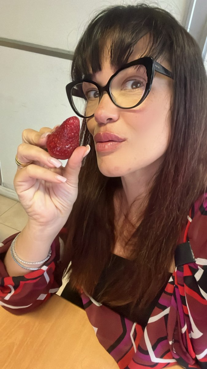 DieguitaD10S's tweet image. We fragoli’! 
#martedì #rosso #vinotinto e #jamonserrano #candonga