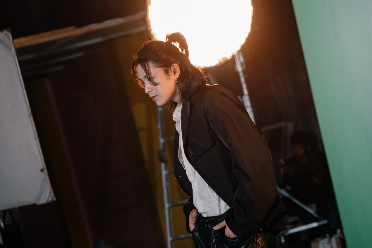 VXON 'sh*t sobrang init' MV BTS PHOTOS 🔥

Grabe ang init ng pag-stream niyo sa SSI! 🥵 Painitin pa natin lalo! 🔥

🎧 Keep streaming here:
open.spotify.com/track/0P30Kh9Y…

#VXON #VXON_shtsobranginit
#shtsobranginit