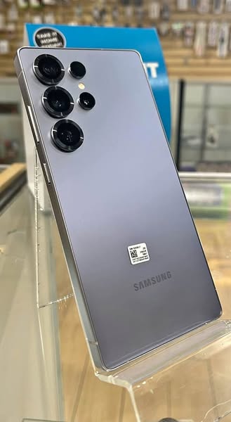 🔥 Samsung Galaxy S25 Ultra 256GB
✅ Factory Unlocked | All Carriers
📦 Like New | 100% Battery Health
📲 Comes with Original Box &amp; Charger
📍 Available Now – DM to Buy!
#samsungs25ultra  #UnlockedPhone #GadgetDeals #biggie_gadgets #PhoneForSale #TechDeals  #DoubleGuarantee
